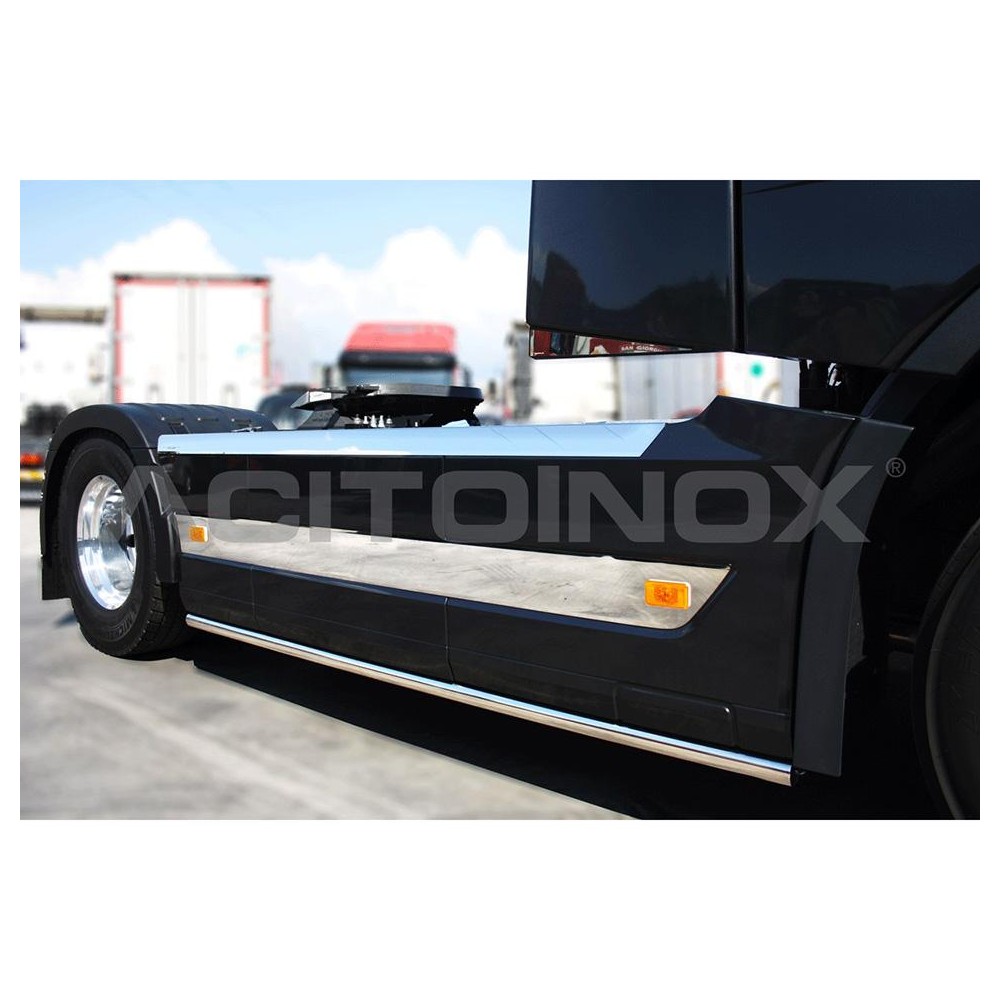 1 - COPRICARENA SUP. + FASCE INOX VOLVO FH 4 EURO 5 C/BATTERIE LAT. IN COPPIA